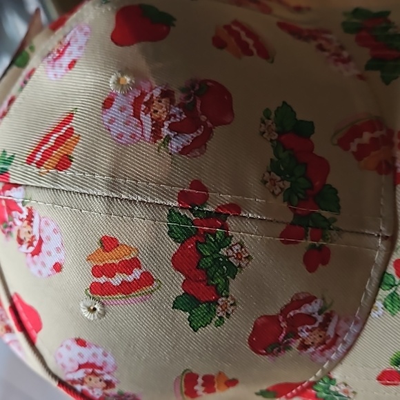 STRAWBERRY SHORTCAKE BASEBALL CAP - Picture 3 of 11
